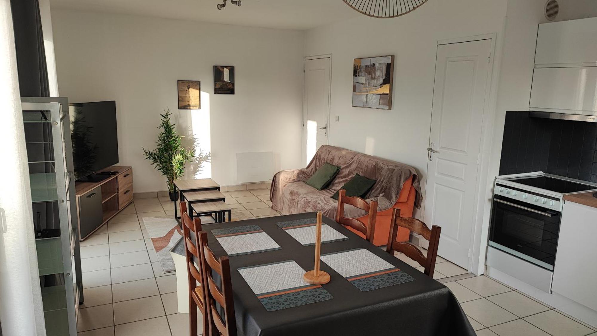 Appartement, Entree Autonome, A Proximite De La Gare * Le Theil-de-Bretagne