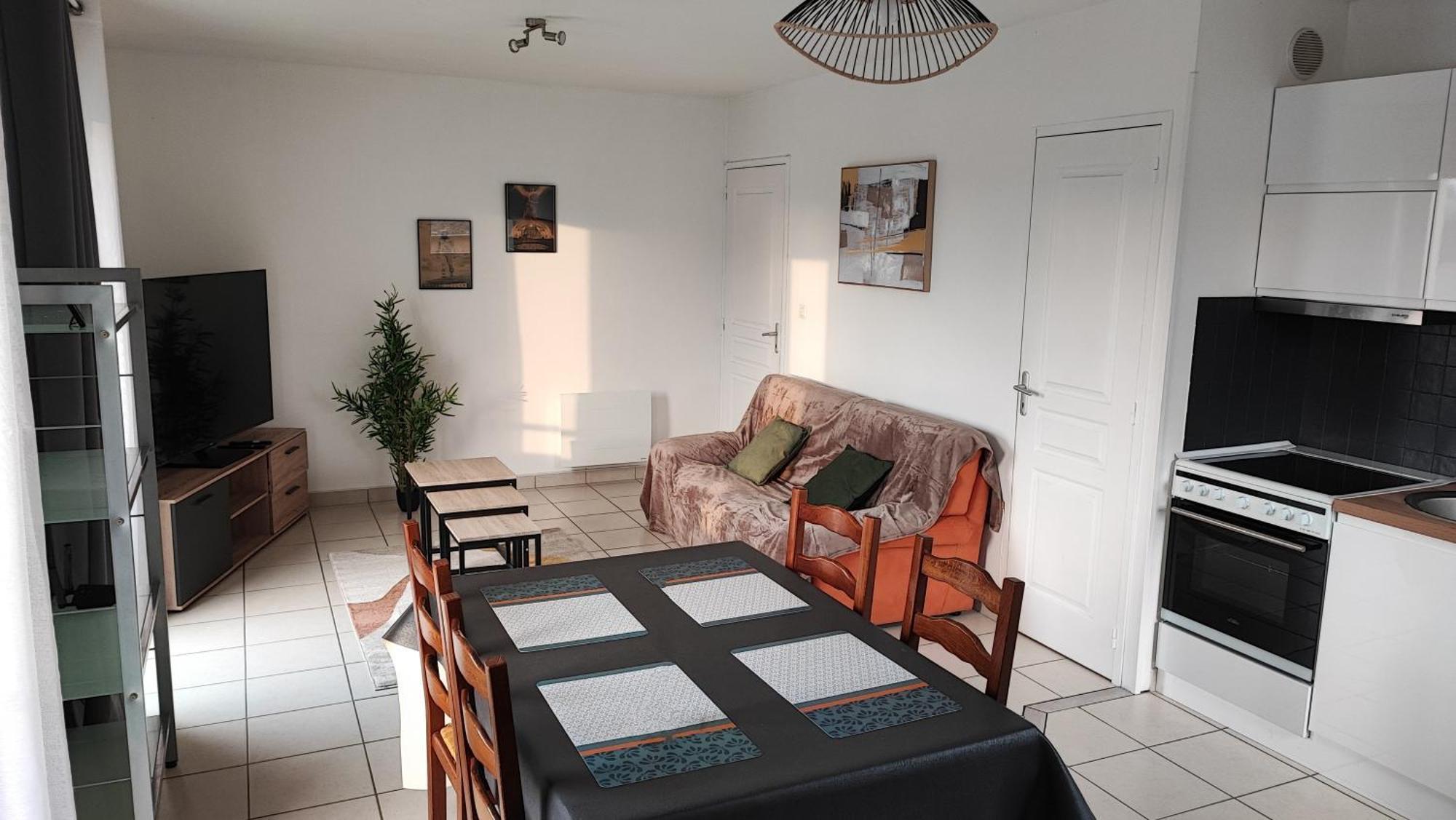 Appartement, Entree Autonome, A Proximite De La Gare Apartment